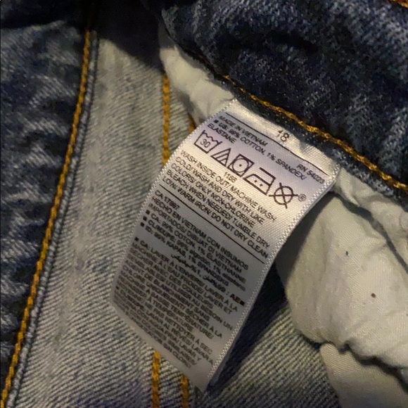 Ripped Old Navy Boyfriend Jeans. Size 18. - Picture 2 of 2